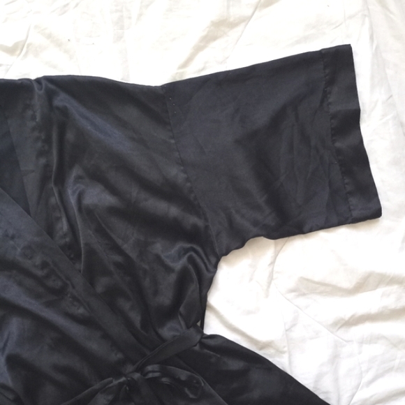 Victoria's Secret Black Satin Short Robe Sz S/M - Picture 7 of 11